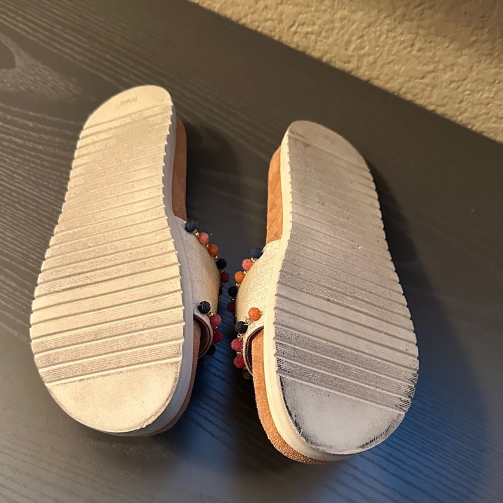 TOMS Women's Tan Pom pom Beaded Slide Sandals Size 6 - Picture 6 of 6